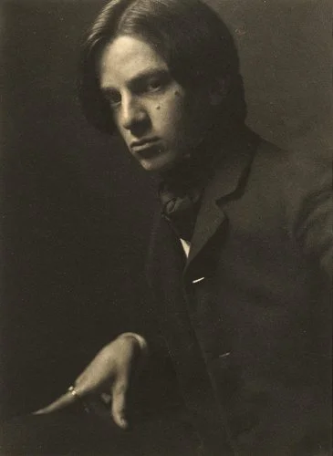 alvinlangdoncoburn-Alvin_Langdon_Coburn_self-portrait,_1905.jpg