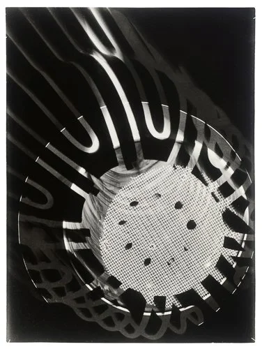 laszlomoholynagy-moholy-nagy-photogram-1925-28-web.jpg