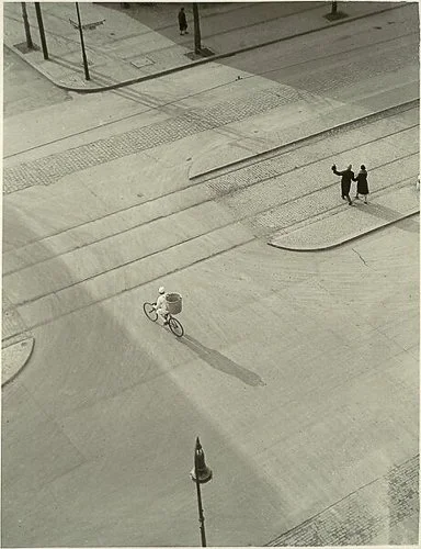 laszlomoholynagy-source.jpg