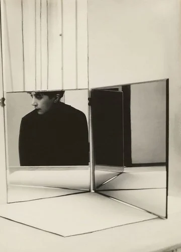 florencehenri-Florence-Henri-Portrait-Composition-Margarete-Schall-1928.-©Martini-Ronchetti-courtesy-Archives-Florence-Henri.jpg