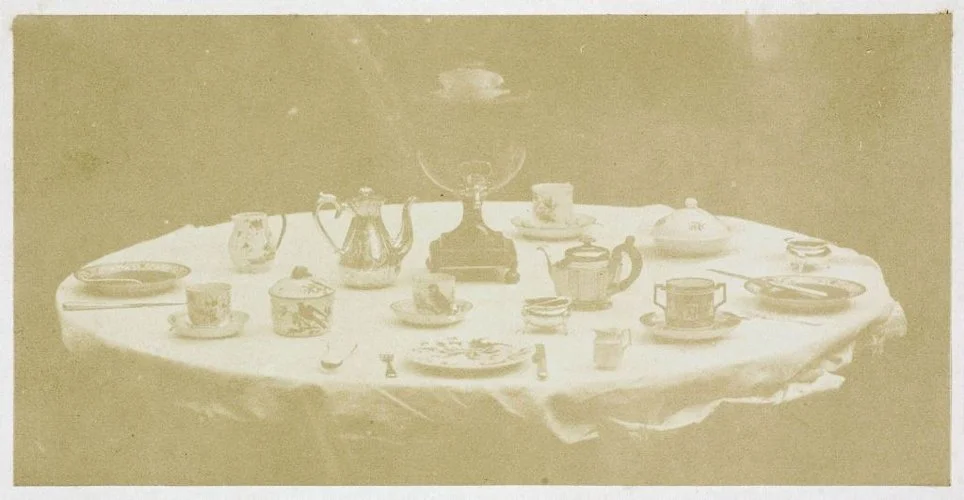 williamhenryfoxtalbot-02-6-foto-talbot-table-set-for-tea-1844-1846-roma-istituto-centrale-per-la-grafica-q.jpg