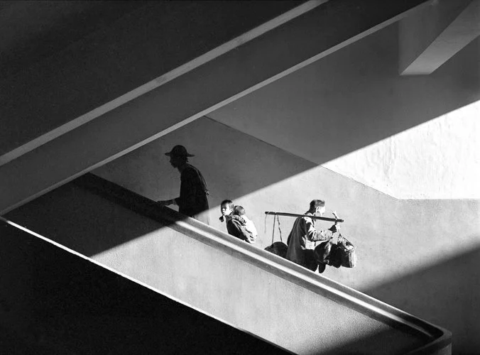fanho-Blue-Lotus-Gallery-Fan-Ho-何藩-Sun-Rays-Hong-Kong-1959_1200px.jpg
