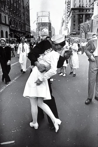 alfredeisenstaedt-vjdayintimessquare-2020-M.jpg