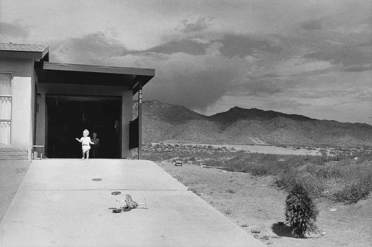 garrywinogrand-140411_NGAExhibit_Winogrand-10-slider1.jpg