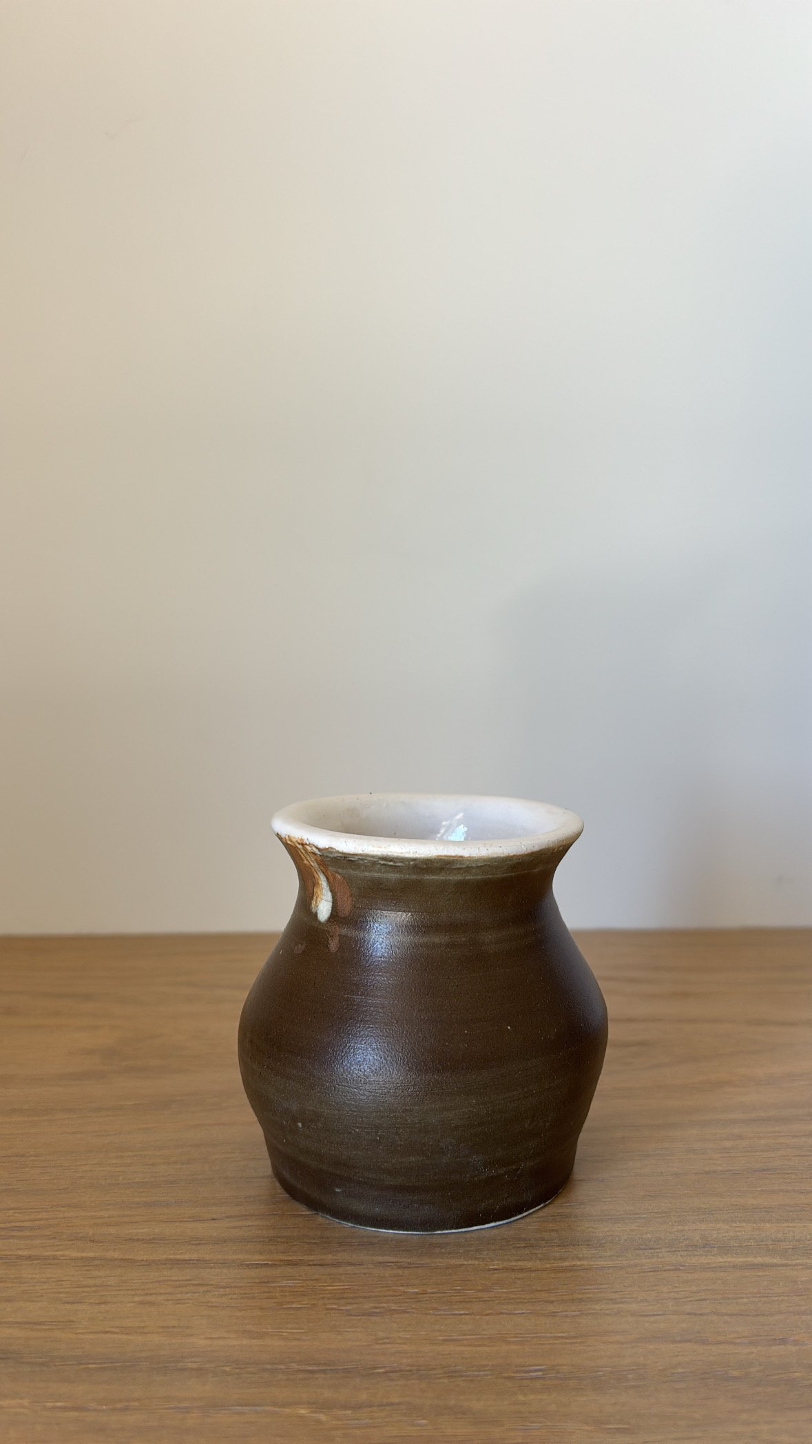 VINTAGE POTTERY BUD VASE