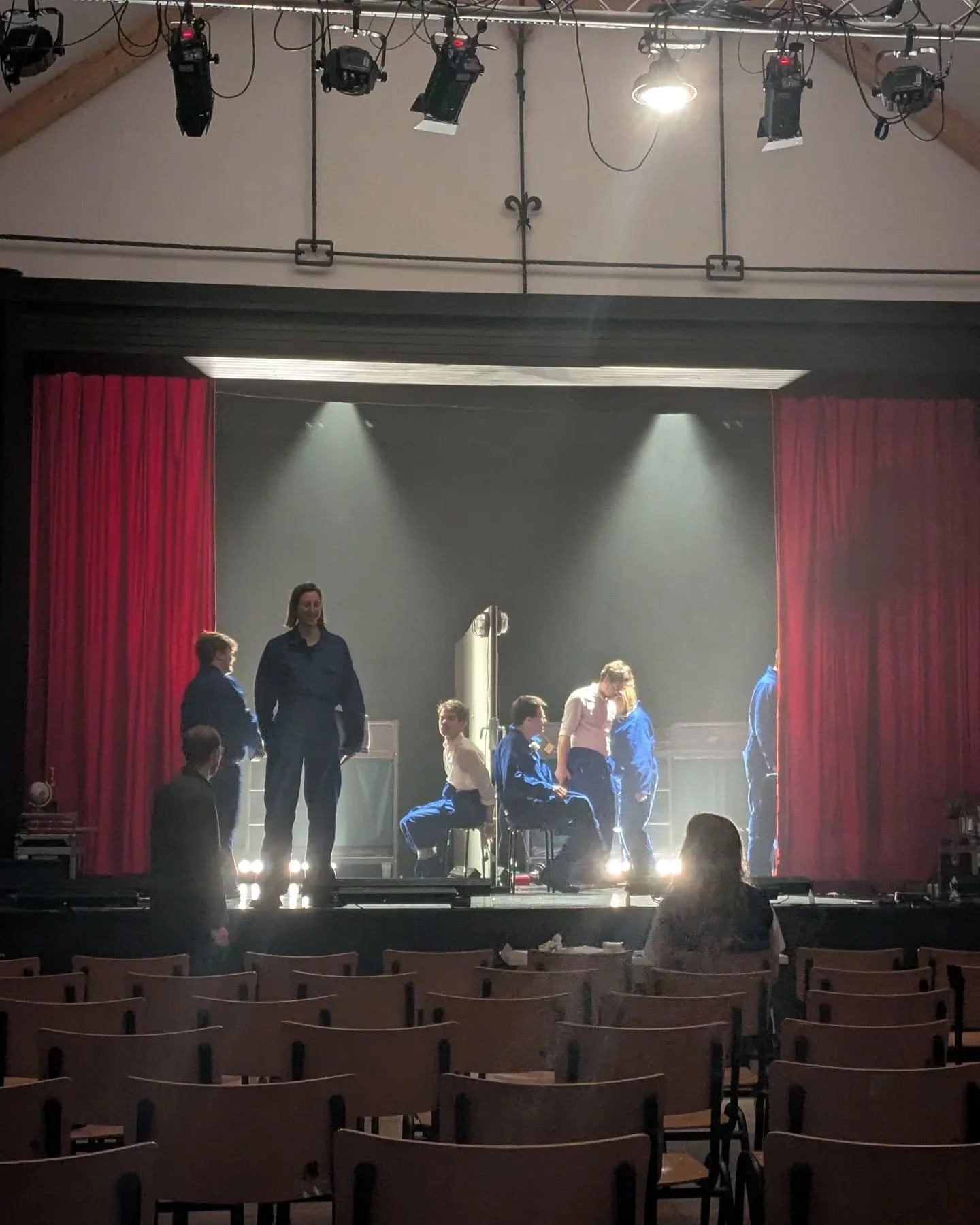 Amai seg hoe goe waren die eerste voorstellingen?! 🤩
Tickets voor donderdag en vrijdag zijn nog steeds te koop als je deze toppers aan het werk wil zien in "Code X"