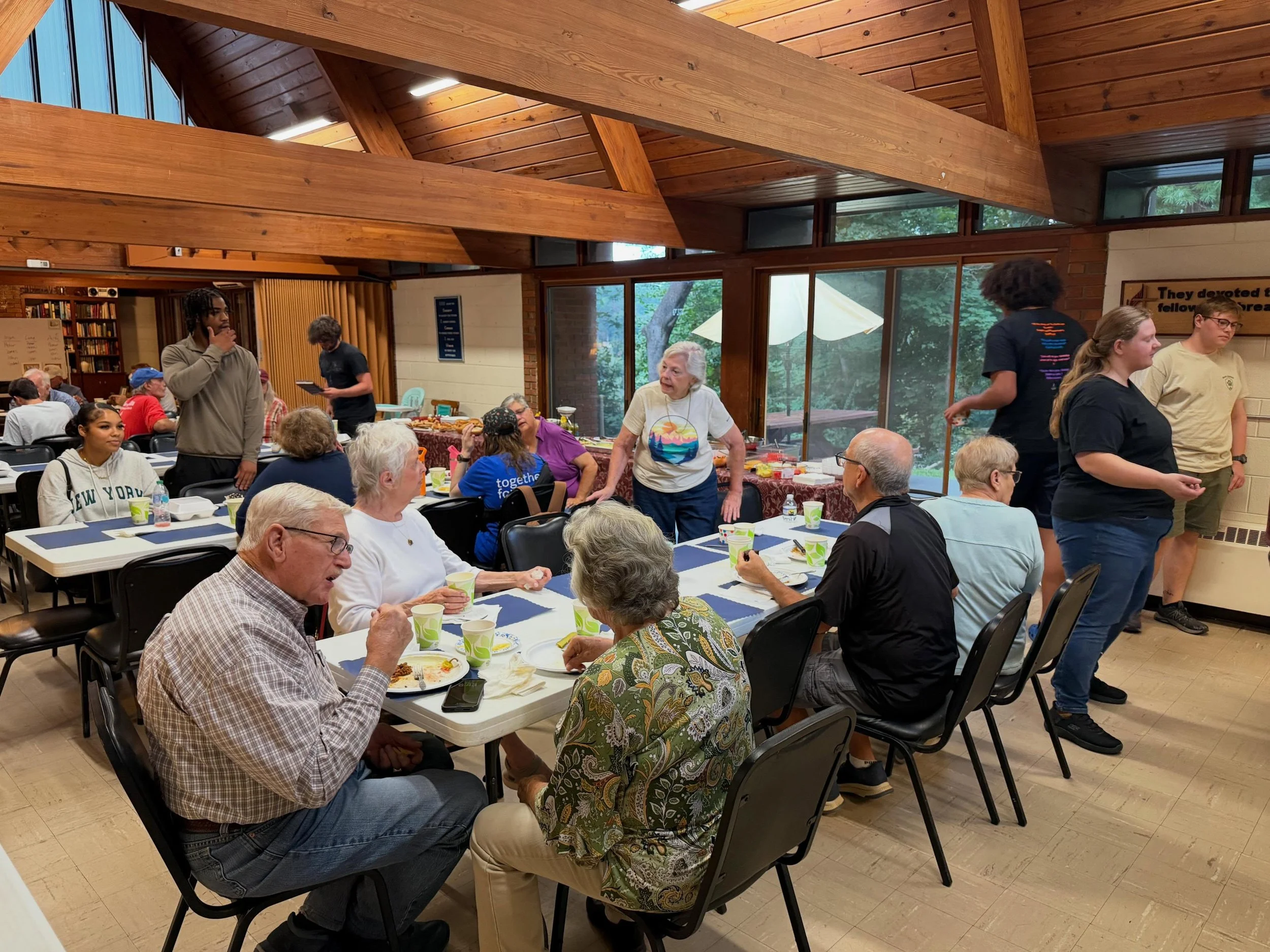 🍔🌭Grateful for the connection and conversation during Monday&rsquo;s cookout. 💛💙

Welcome back to The Hill, Lions 🦁 
Were so glad you&rsquo;re here! ⛰️

#marshillnc #wnc #marshillu #madisoncountync #828isgreat