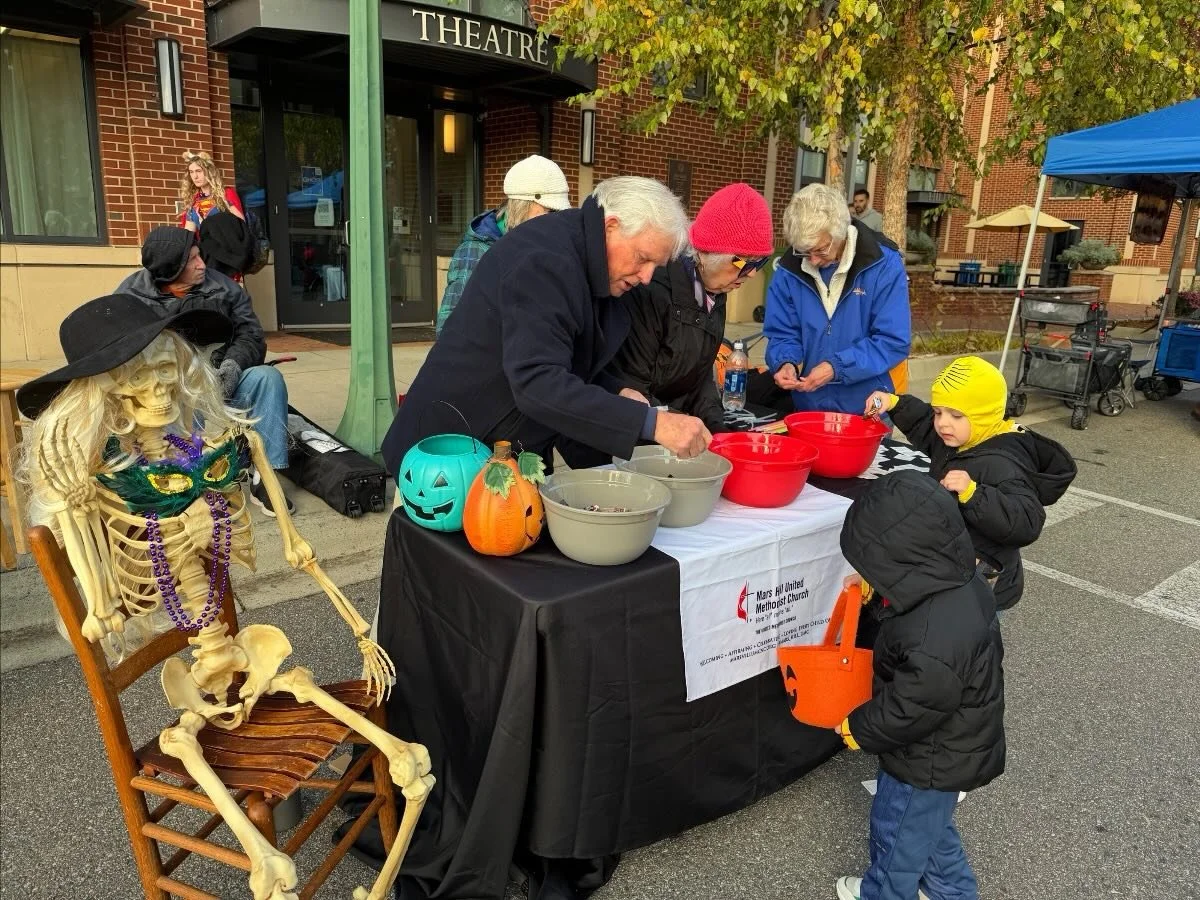 👻🎃 Looking forward to the annual treating event in downtown Mars Hill Saturday. Come say hello and ban a treat (including non-food items)! 

#marshillnc #wnc #madisoncountync
