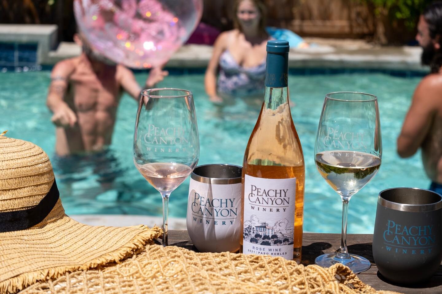 This weather calls for pool time with friends and Peachy Ros&eacute;☀️ How did you spend your Labor Day Weekend? Hopefully in AC or in a body of water🥵
-
-
-
-
#peachycanyonwinery #peachycanyonwines #ros&eacute; #ros&eacute;allday #drinkpink #yesway
