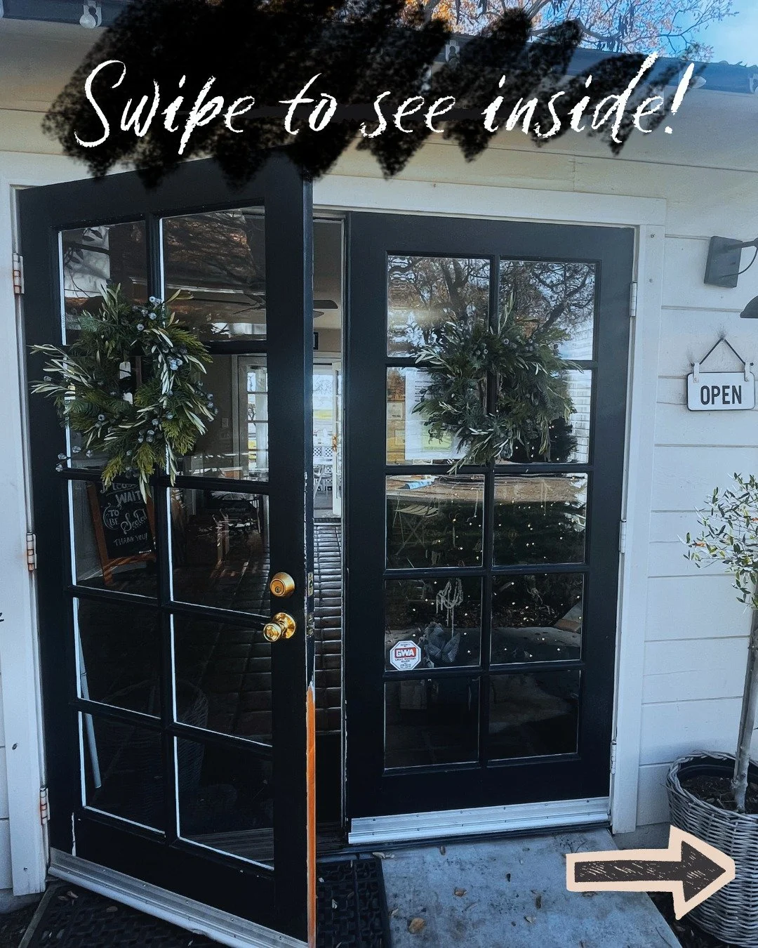 Our tasting room is officially decked out for the holidays! Swipe to take a tour of the festive new additions to our tasting room! Stop by the tasting room this holiday season to celebrate the holiday season the Paso Robles Way!

#holidayseason #chri