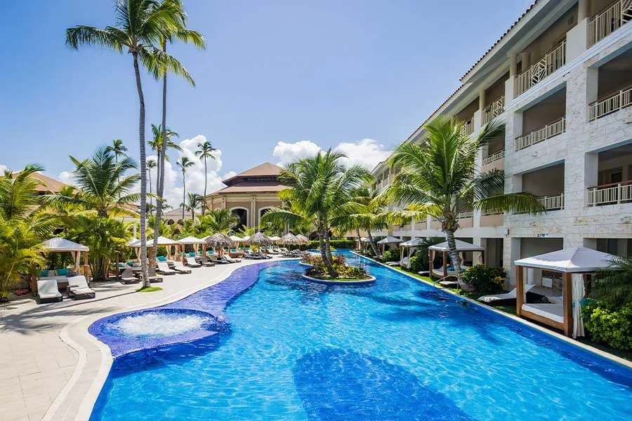 family club swim up c - Groups Department.jpg