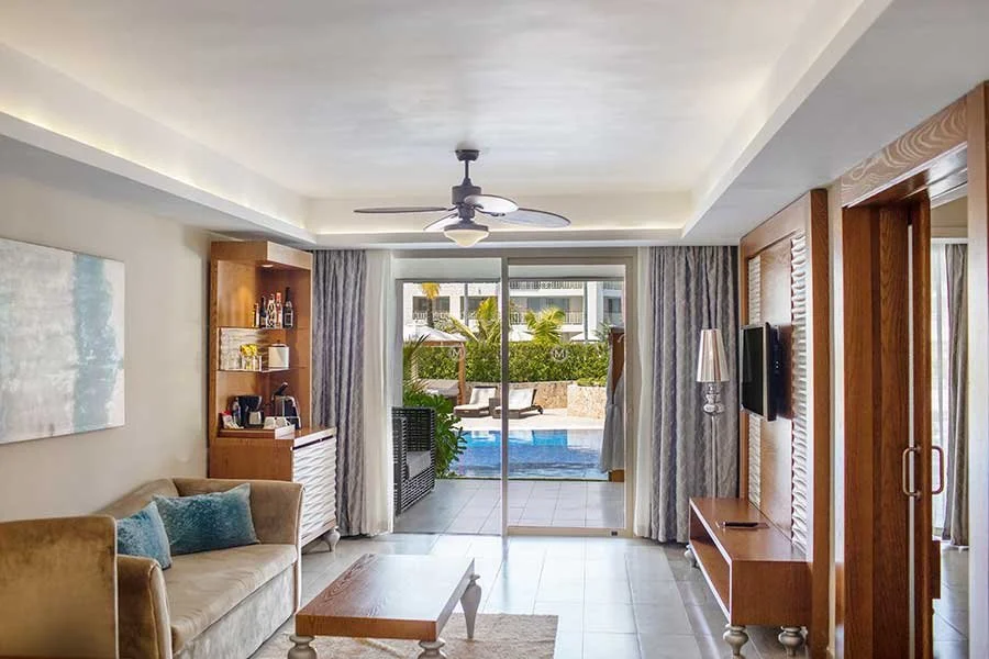 mirage club swim up suite b - Groups Department.jpg