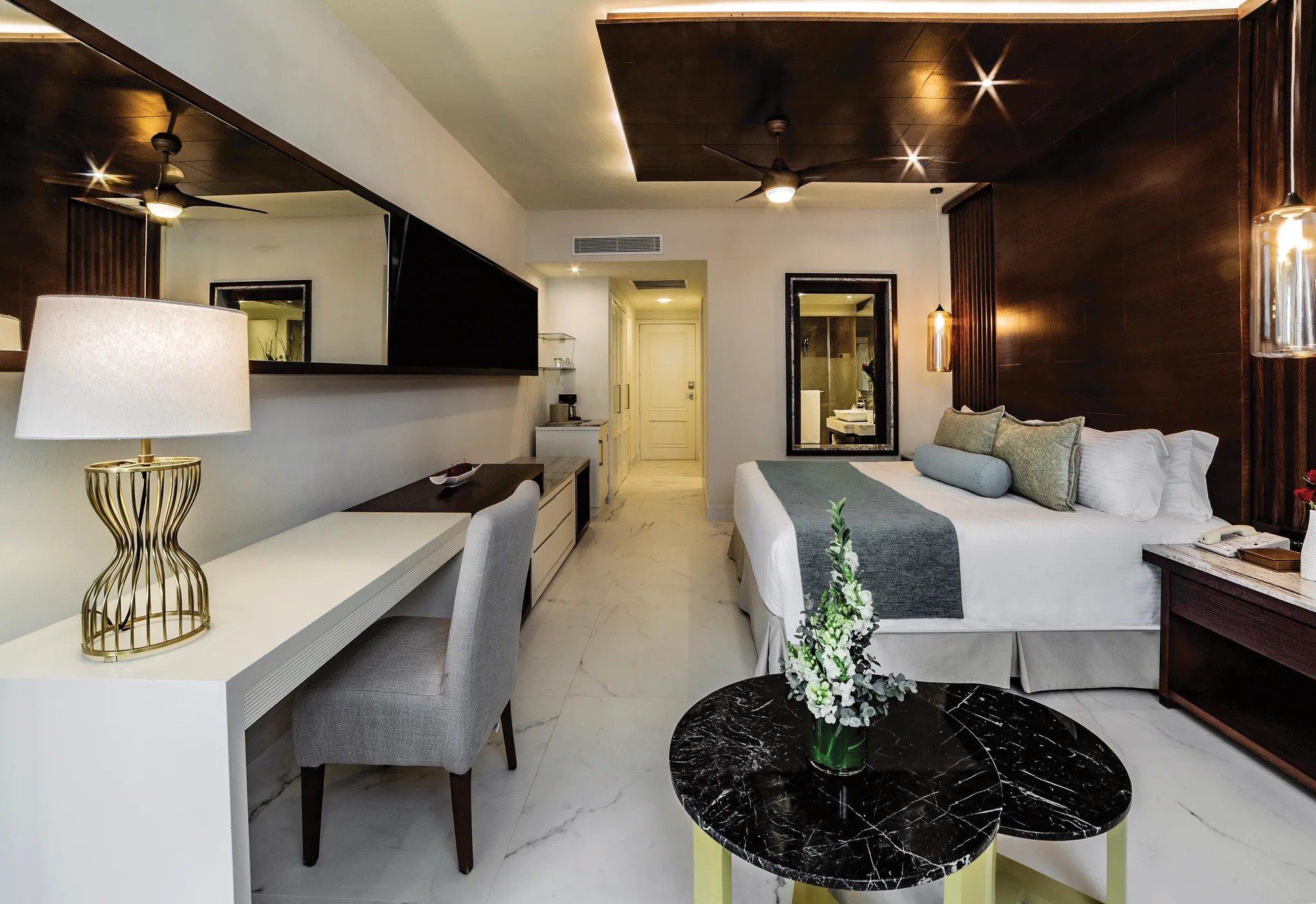 srb jr suite tropical view 2 - Groups Department.jpeg