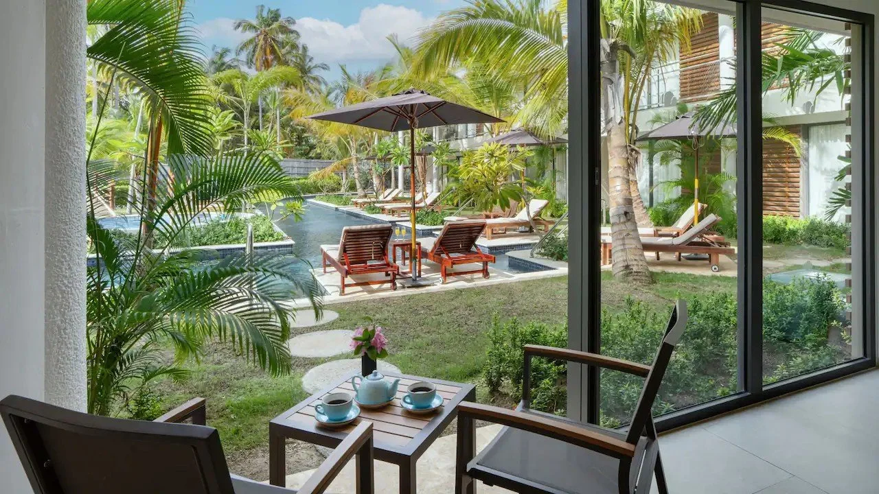 Preferred Club Junior Suite Swim-Up - Dianne Manto.jpg