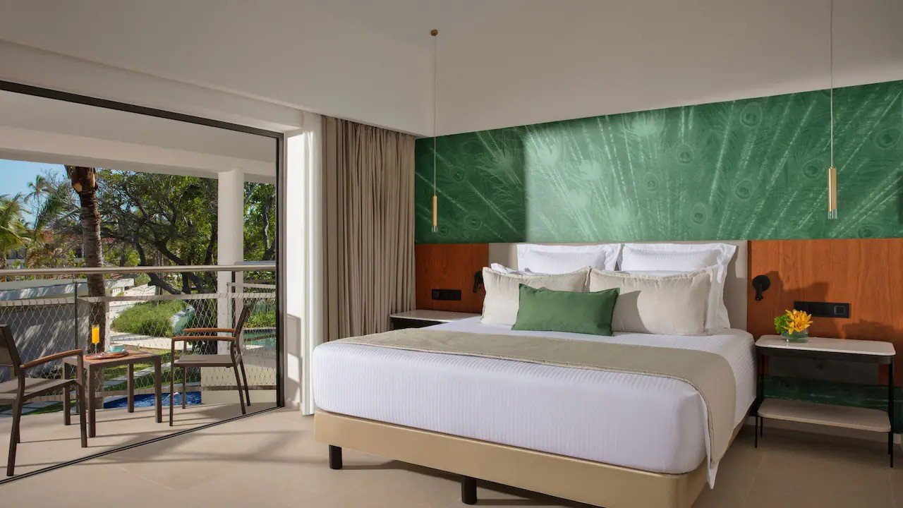 referred Club Master Suite Ocean Front - Dianne Manto.jpg