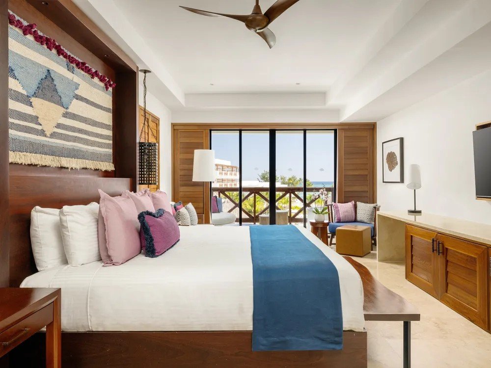 Junior Suite Ocean King Bed - Dianne Manto.jpg