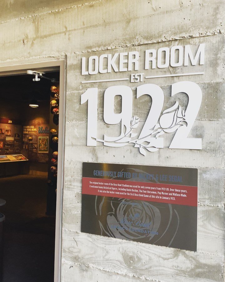 Got a chance to check out the original locker room at the @rosebowlstadium and learn about some of the history behind @uclafootball. Even got to see some vintage memorabilia, definitely worth checking out!
💙🐻💛

#ucla #uclabruins #uclalifestyle #uc