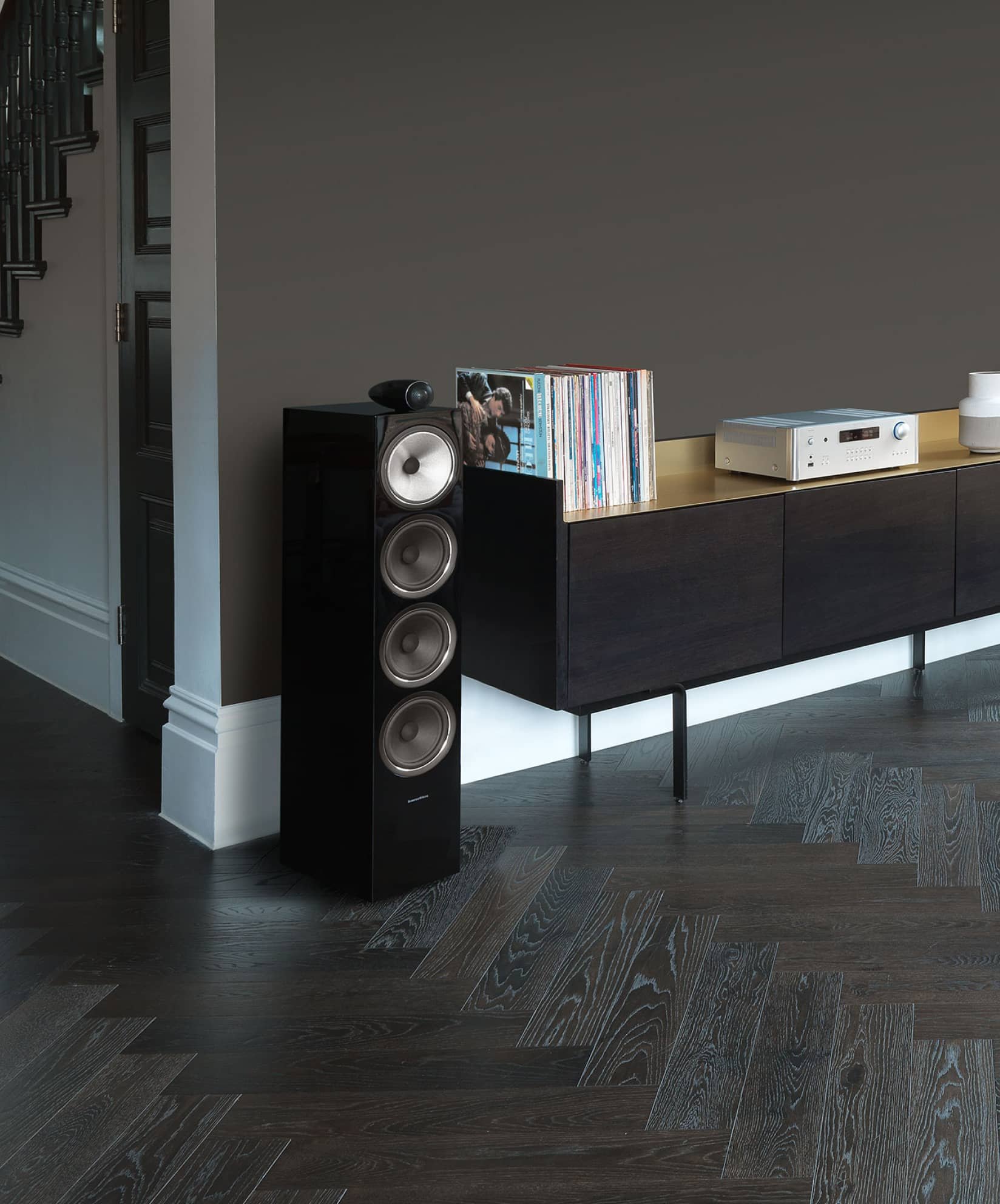 Loudspeakers_700SeriesSBS_Desktop.jpeg