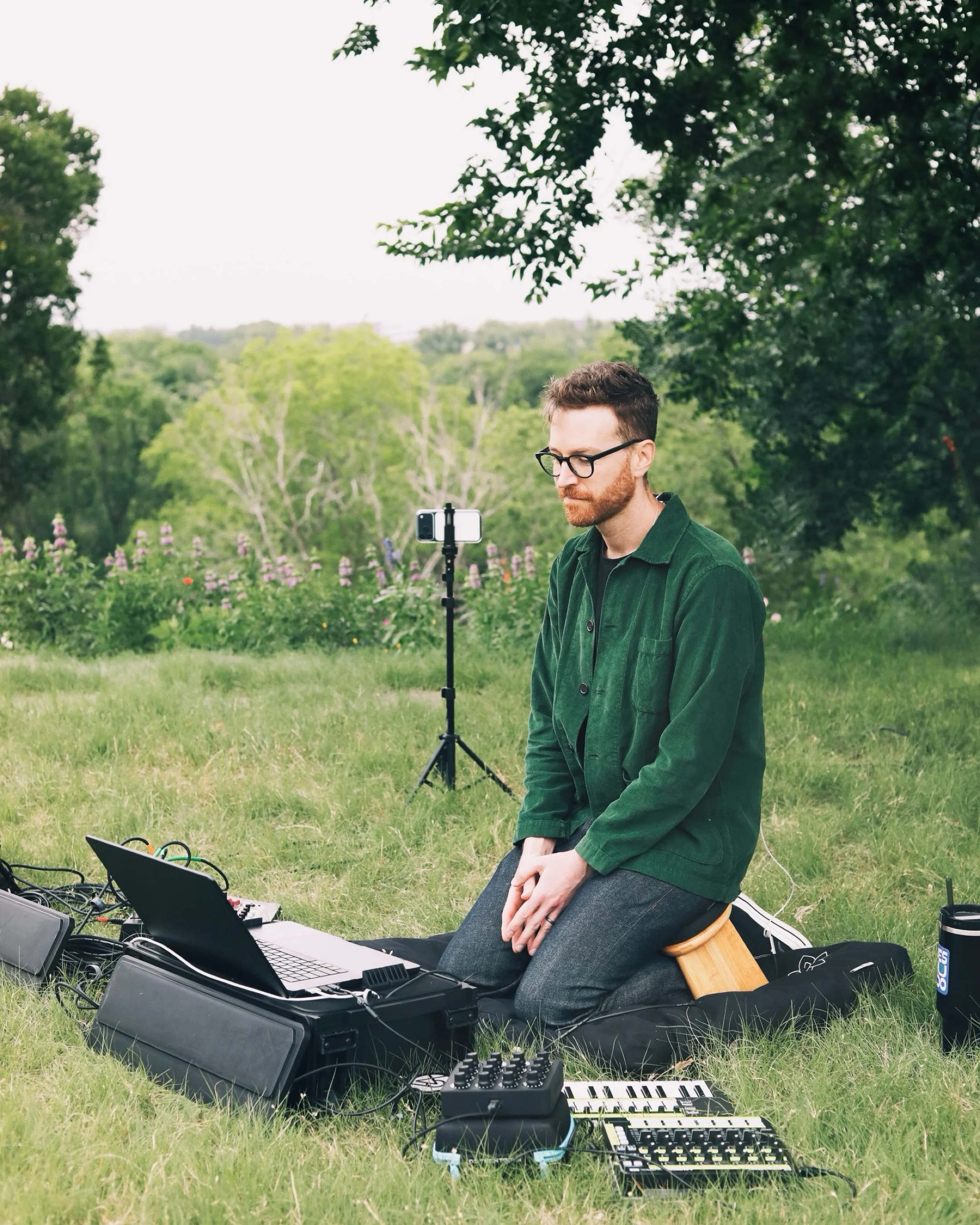 Some shots from last week&rsquo;s Sunset Yoga event with @desnudocoffee ❤️🥰

I had an absolutely wonderful time providing musical accompaniment to my friend @lemongracebarnett and her flow for the evening. This style of live collaboration is so insp