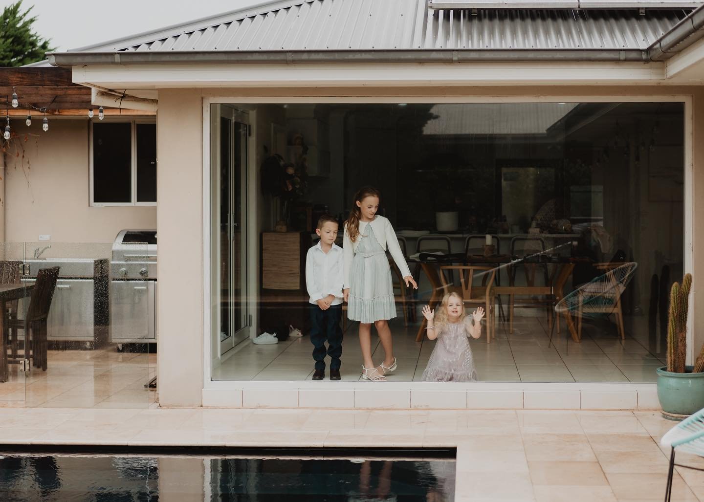 Pre showtime with Brady and Chloe!
 Kids being kids 😅 experts of living in the moment. 
.
.
.
#orangeweddings #centralwestweddings #orangensw #heyheyhellomay #weddingphotography #countryweddings