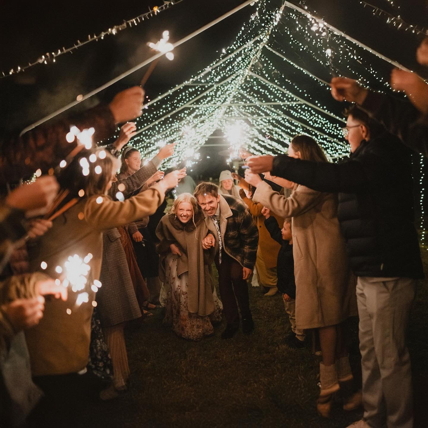 Frosty winter wedding exits. ❄️