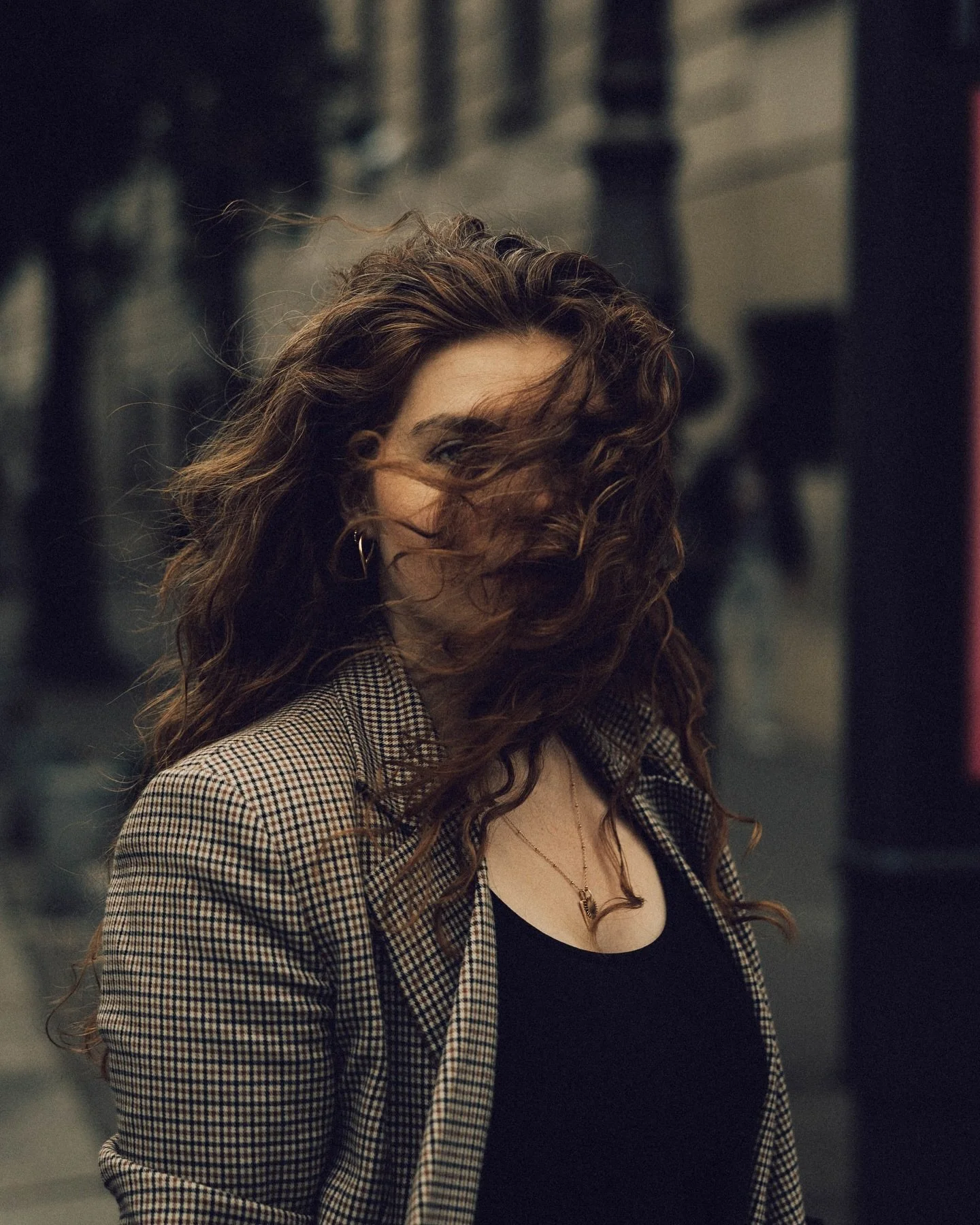 A Stroll through the Paris Streets 🍂
.
.
.
.
#777luckyfish #insomniamagazine #cinematic #cinematiclook #cinematography #cinematicphotography #elexusphotography #autumnvibes #bluehourphotos #portraitphotography #texasphotographers