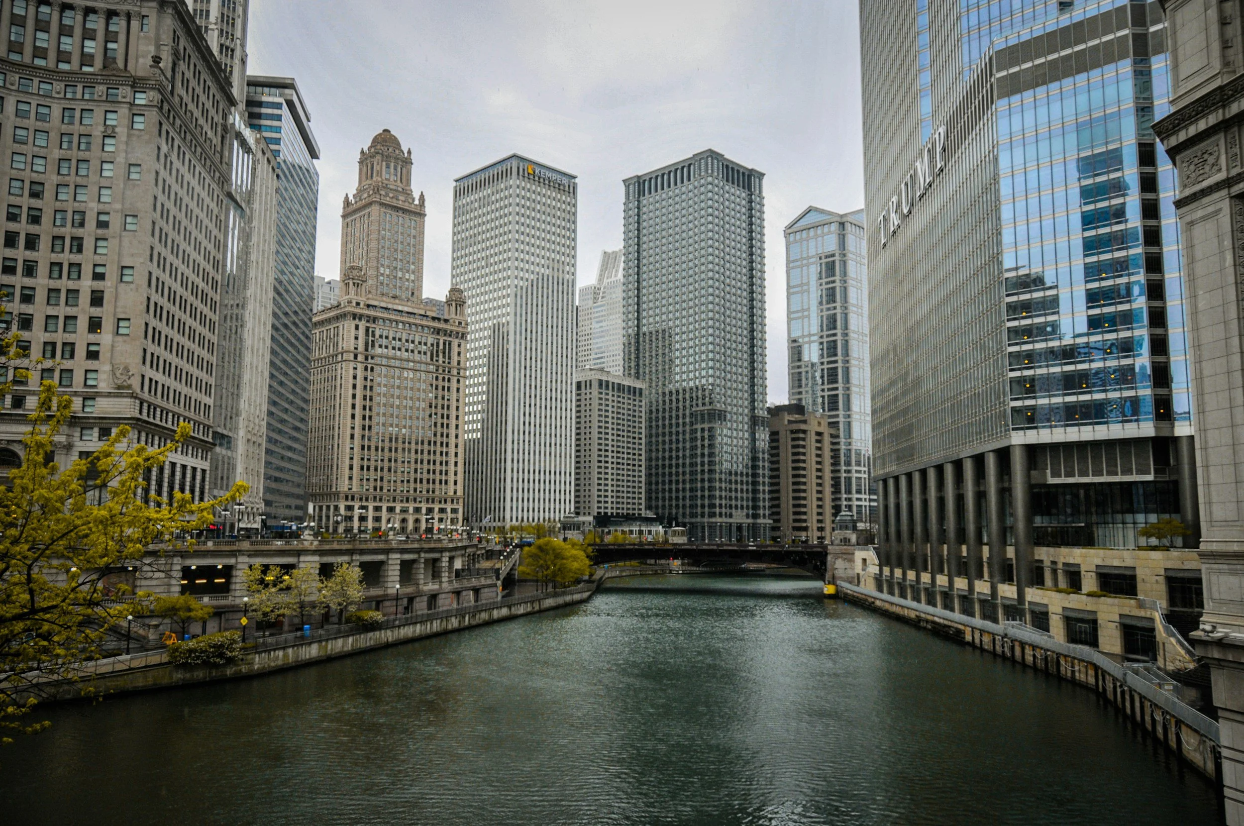 Chicago river between skyscrapers