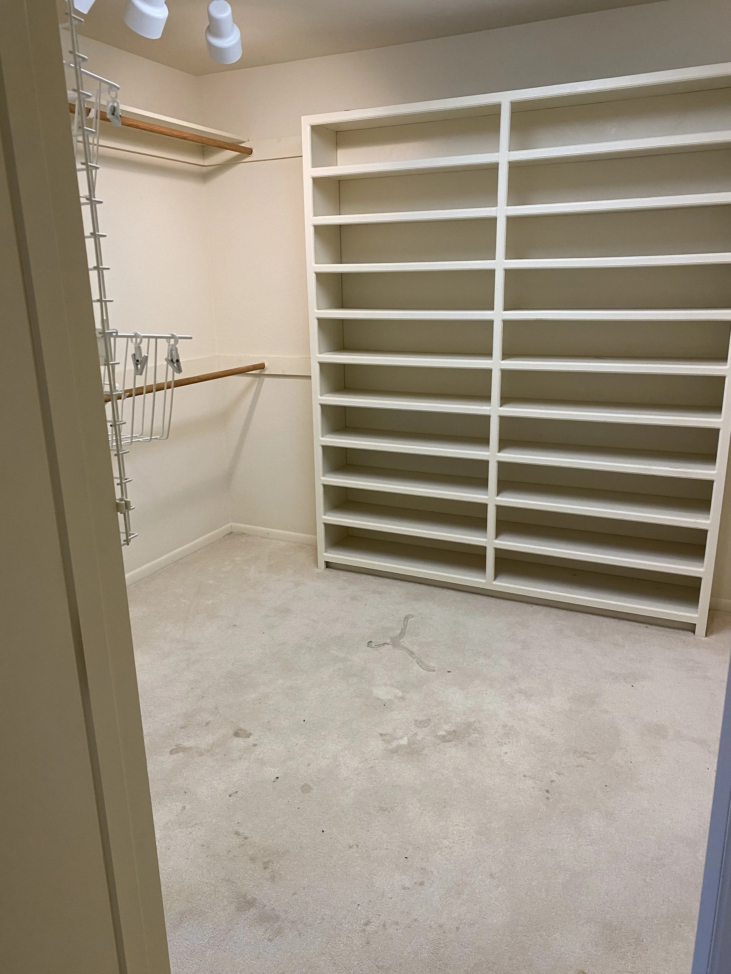 Closet1.jpg