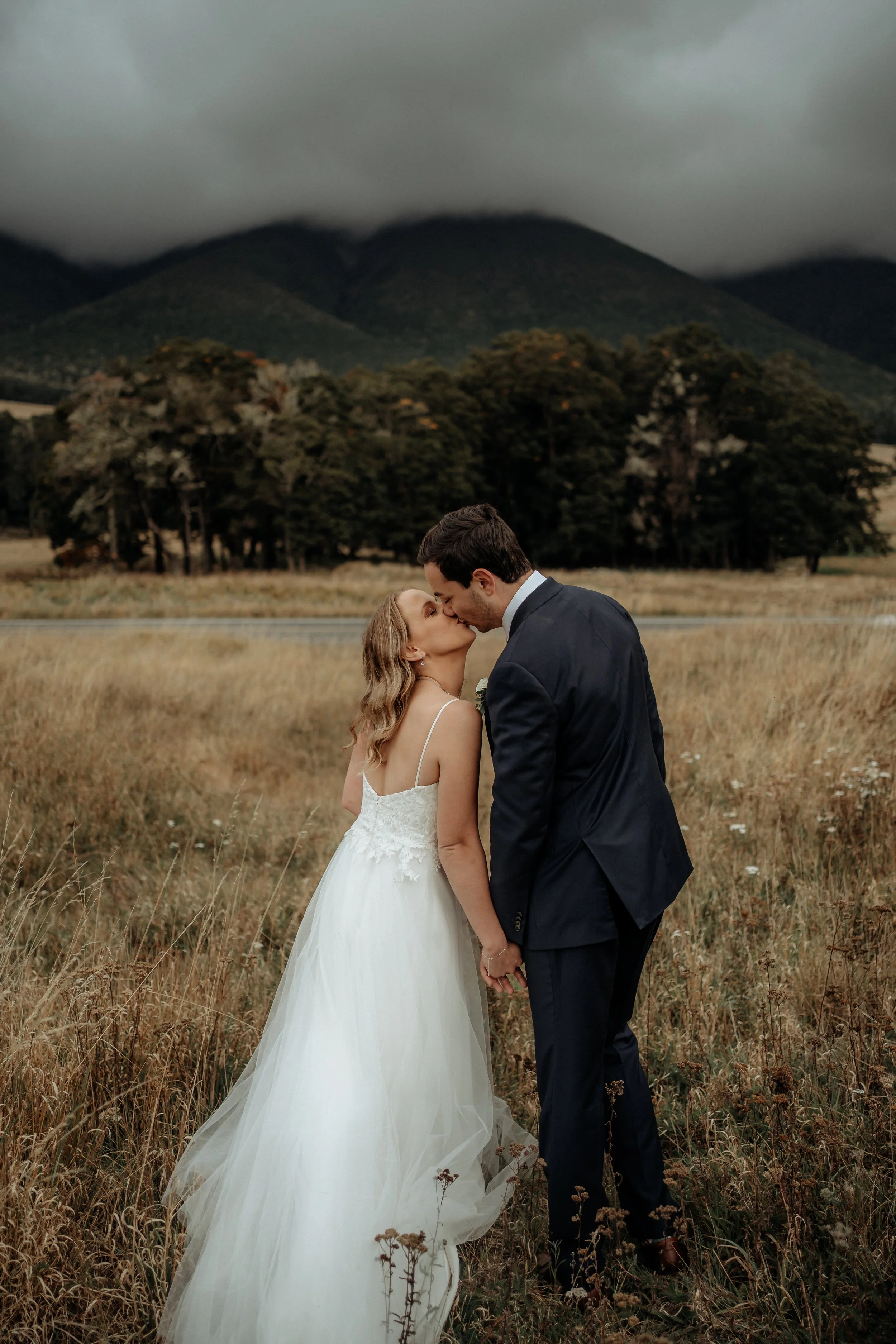 Nelson wedding photographer captures couples wedding at Lake Rotoiti
