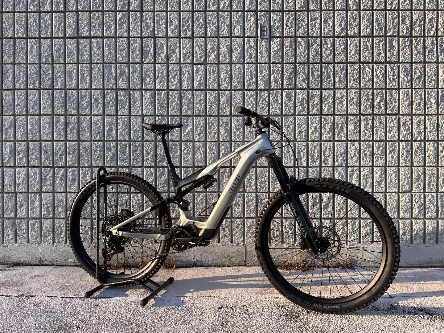 **NEW** @aventon Current!!
Here today, SOLD today!
But we&rsquo;ll get more. 
This is the carbon model that goes for $6k, heck of a bike!
.
#aventoncurrent #aventoninhuntsville