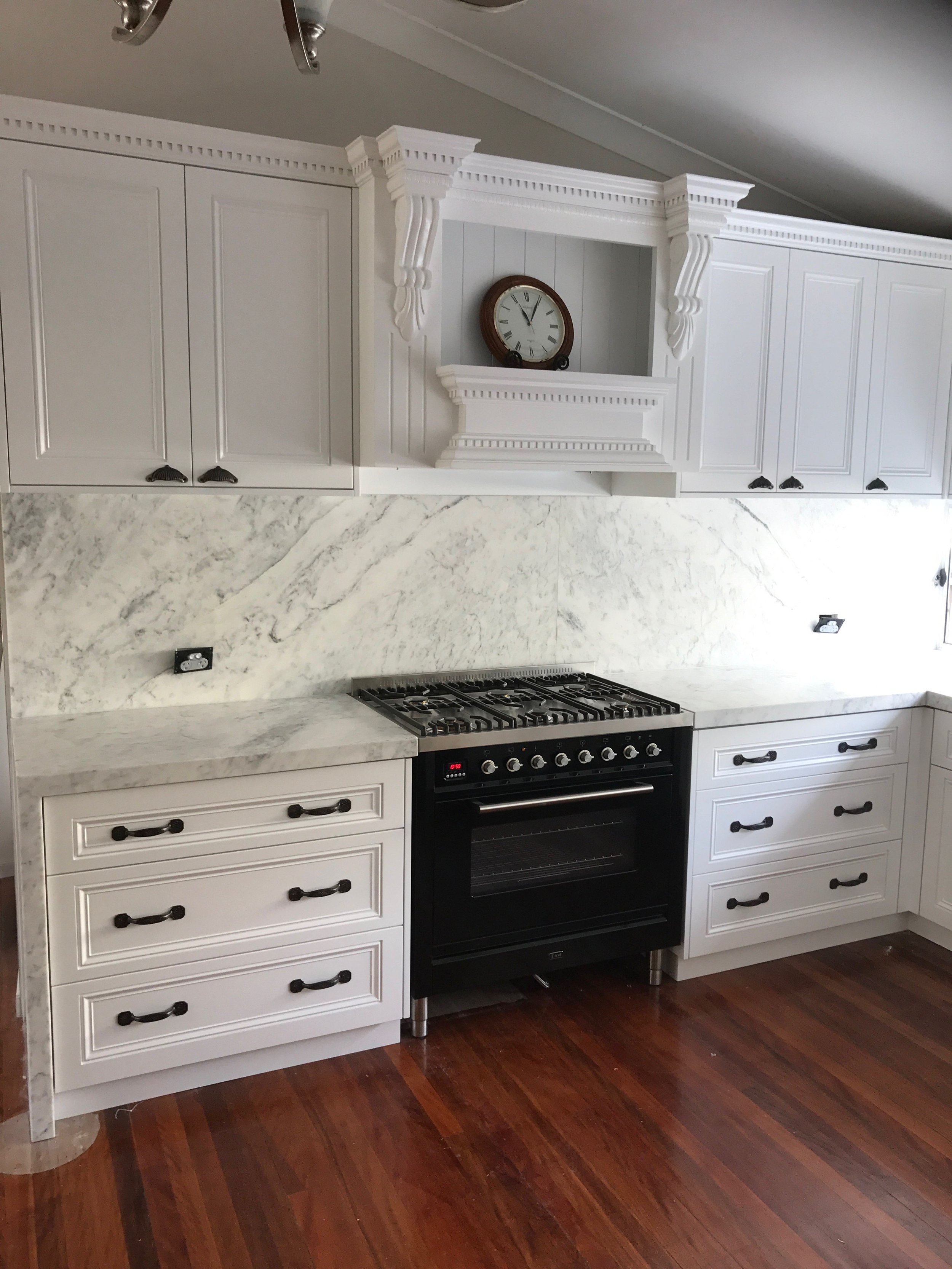 Kitchen country style white.jpg