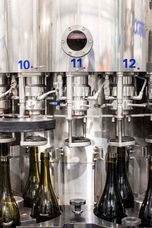 FrankieTheCreative-SidewoodEstateBottlingLine-15.jpg
