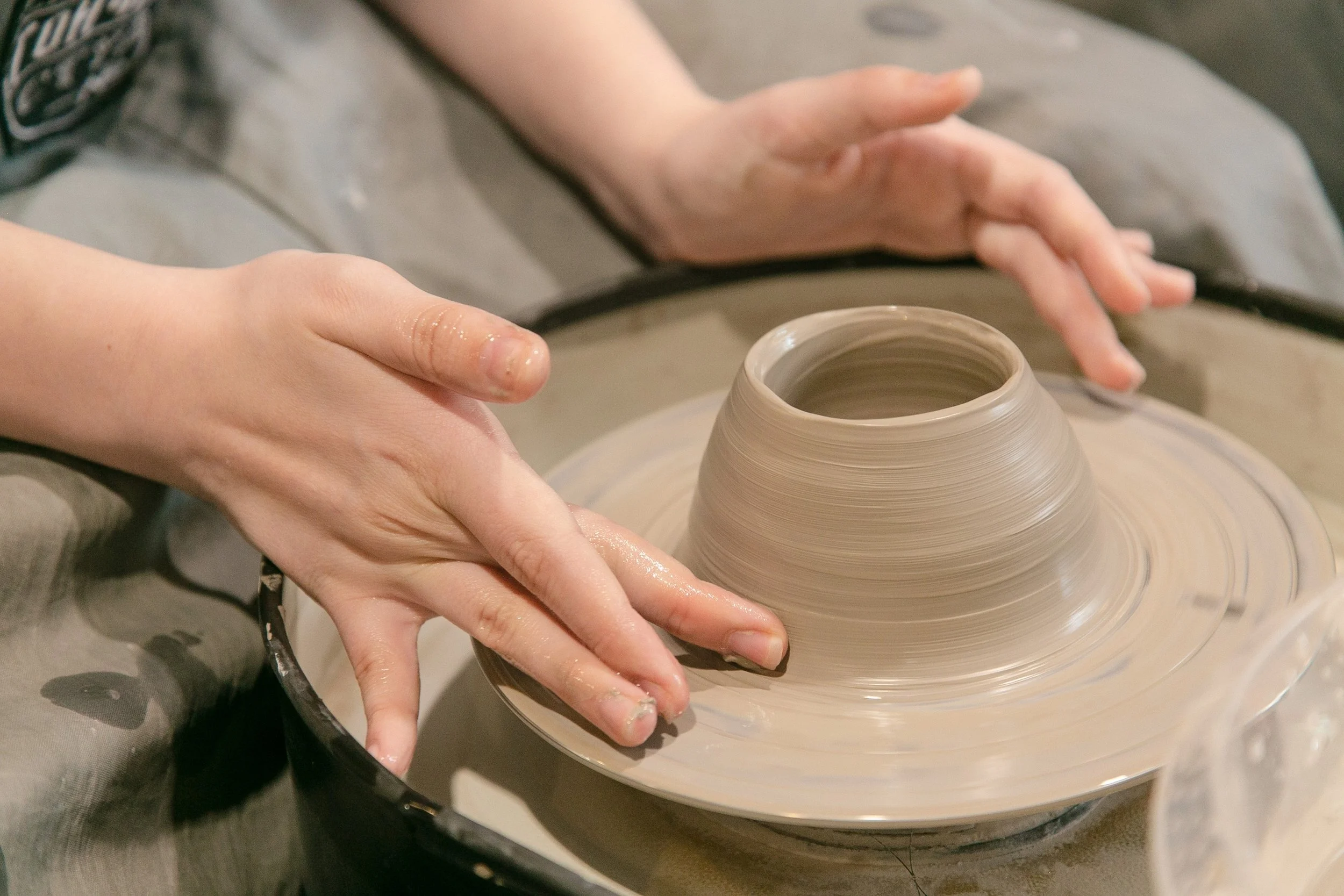 Hand-Building or Pottery Wheel: What Should You Choose?
