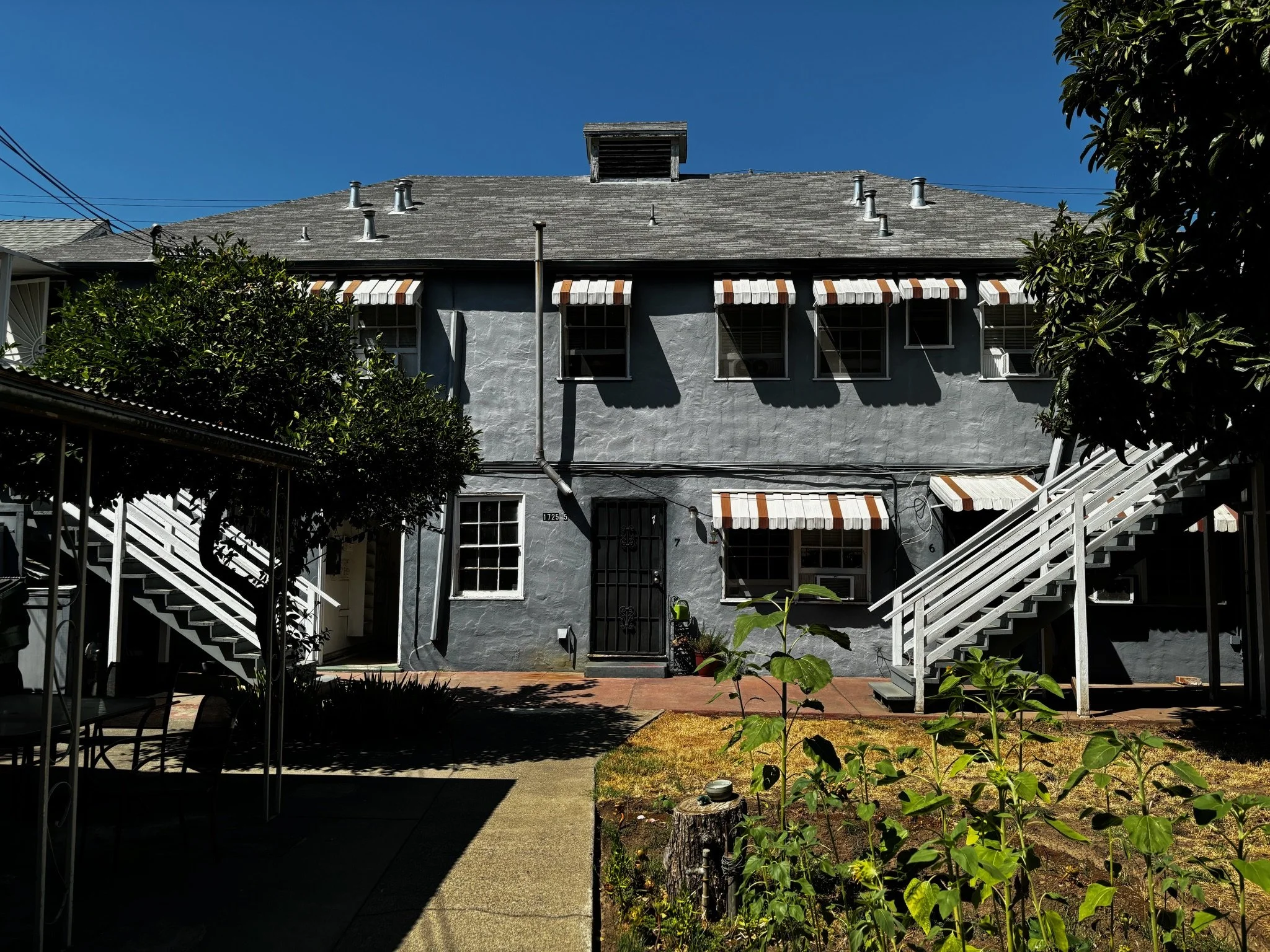 1725.5 P Street #6, Sacramento, CA 95811 - LARGE STUDIO