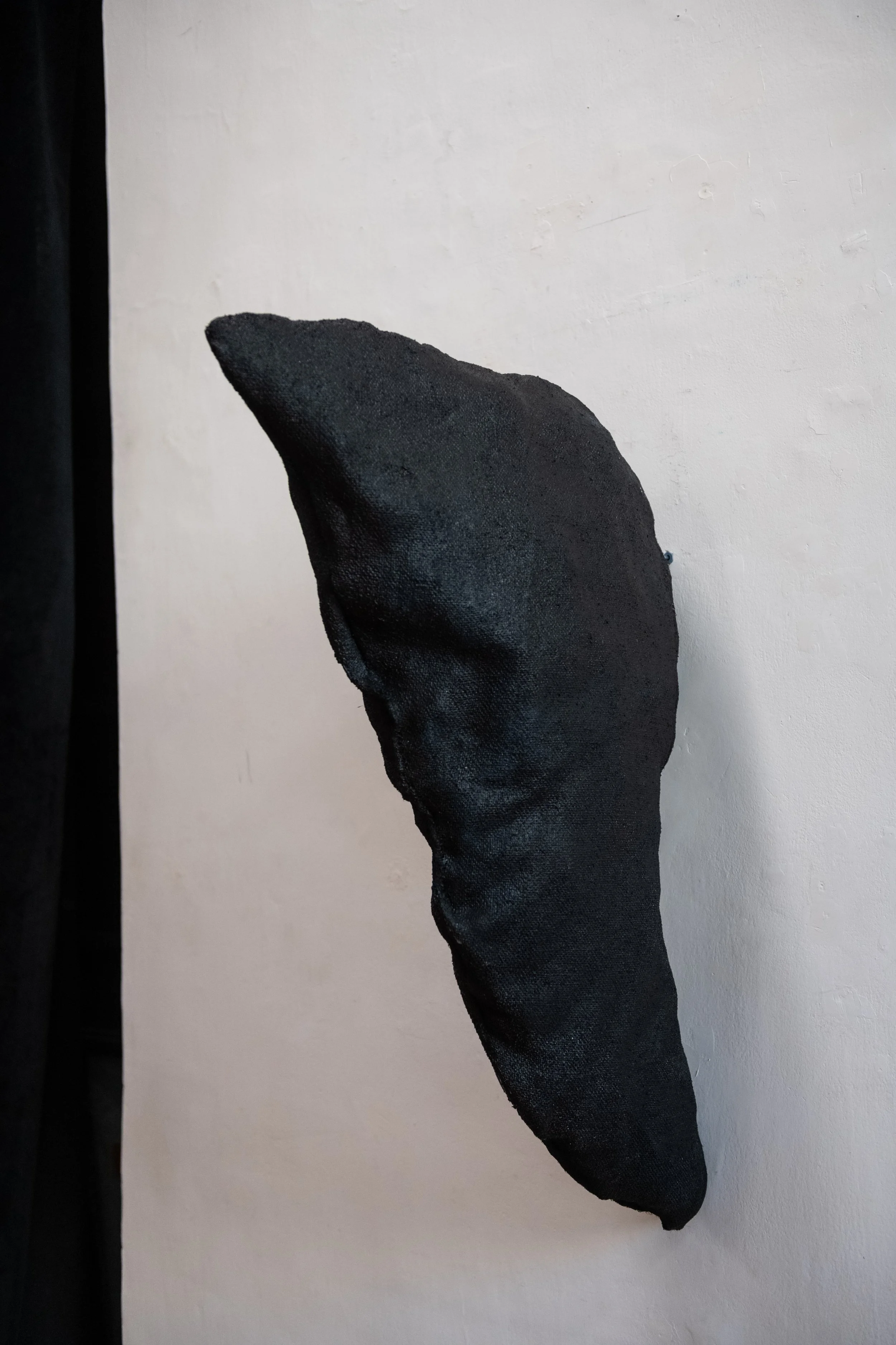 STRAIN
Jute and mixed media 
70 x 130 cm
2024