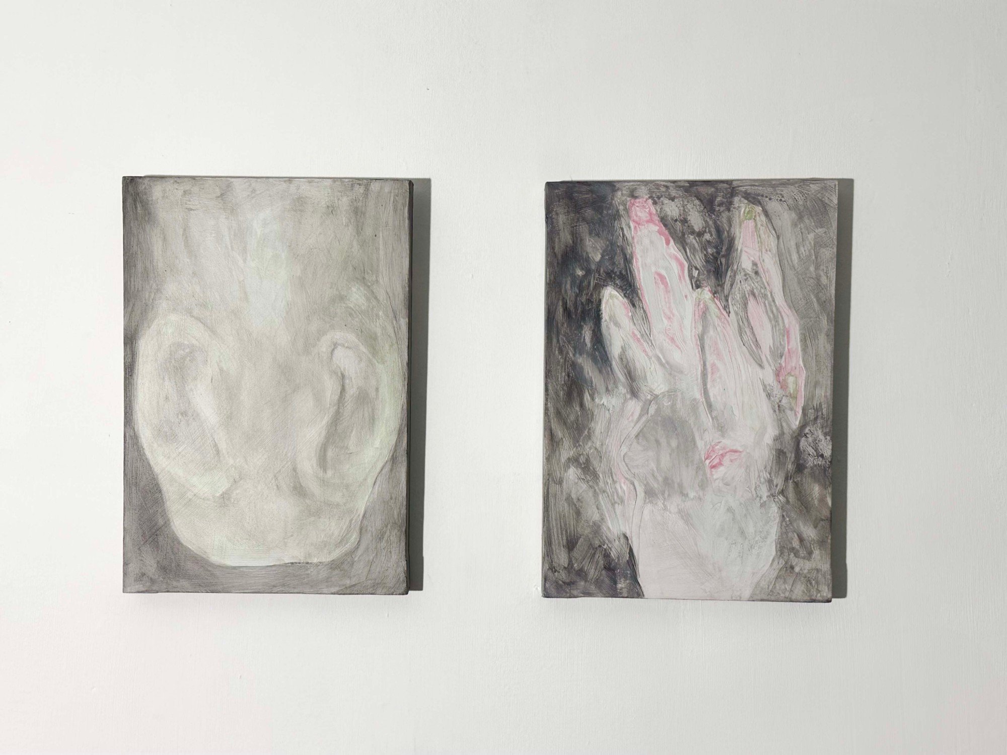 HOEF JE NIET MEER?
Diptych, pigments and varnish on raw cotton
2 × (30 × 22 × 5 cm)
2026