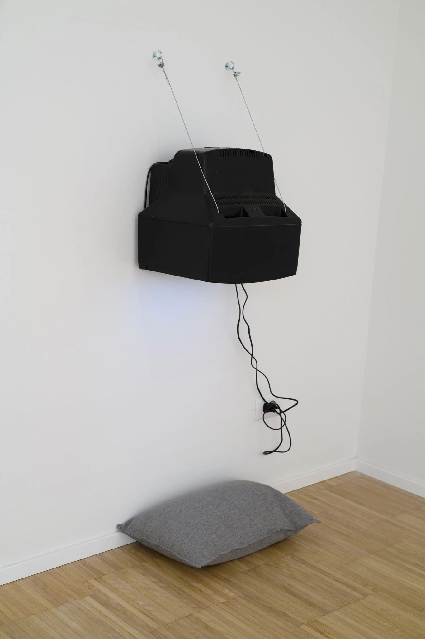 Janneke Leenders, “You Are Not Dead You Are Just Sleeping”, 2023, video installation, 
courtesy Gilda Lavia, ph Giorgio Benni