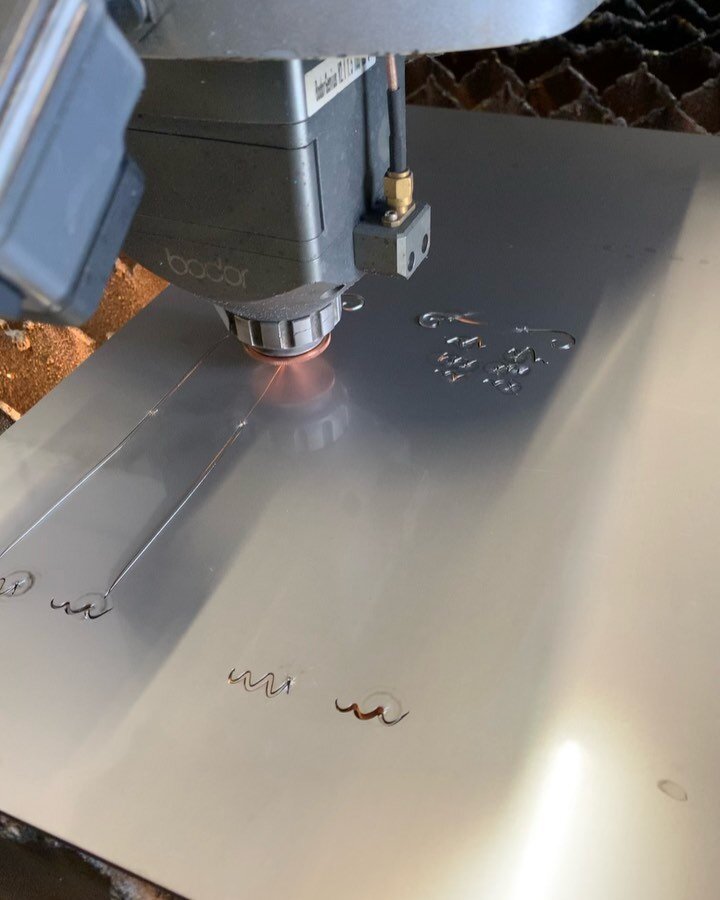 From cut to completion! Swipe for the finished piece.

#metalfabricator #lasercutting #lasercut #chopchoplaser