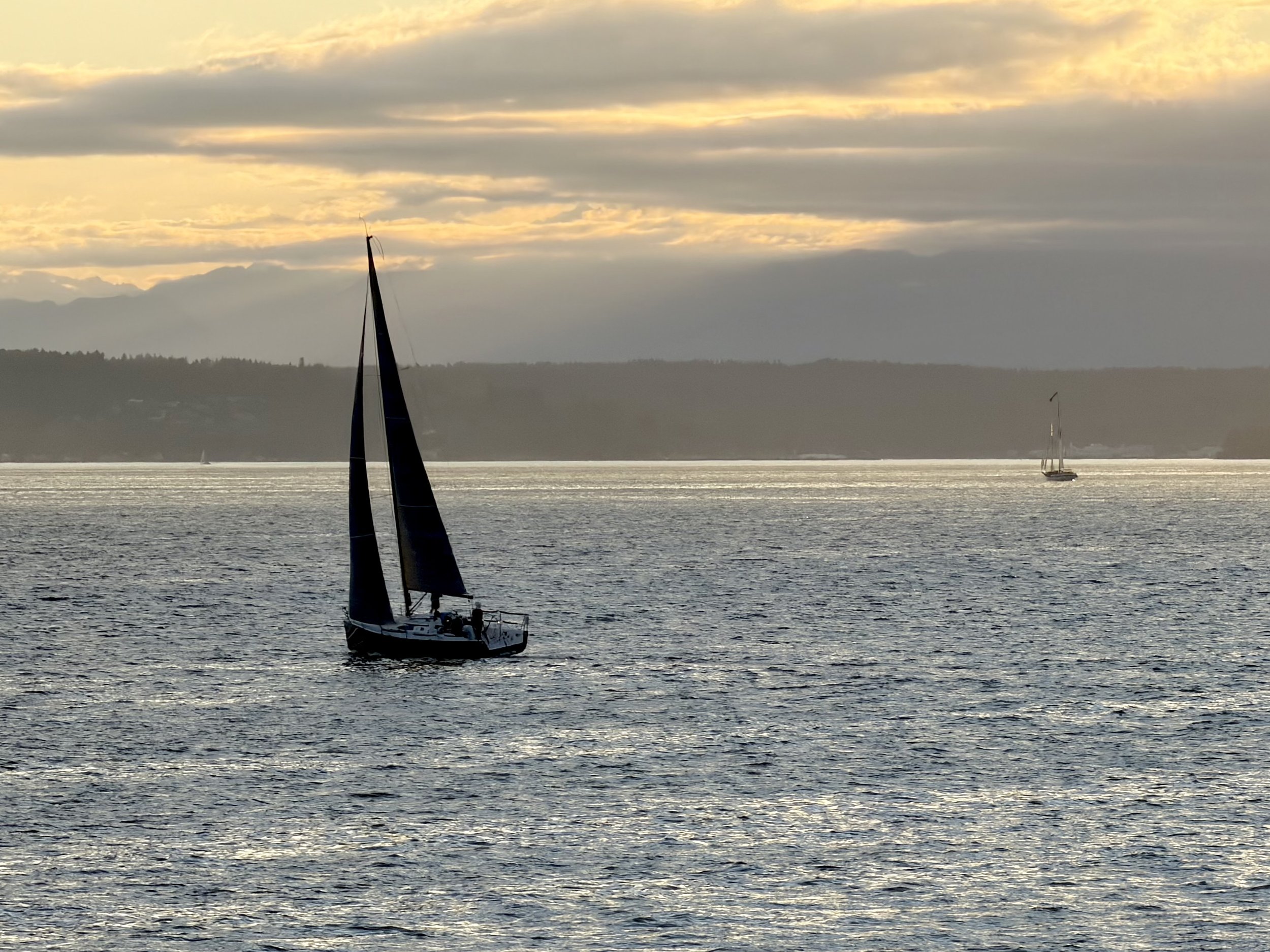  A peaceful sailboat in the harbor at Seattle, Washington 