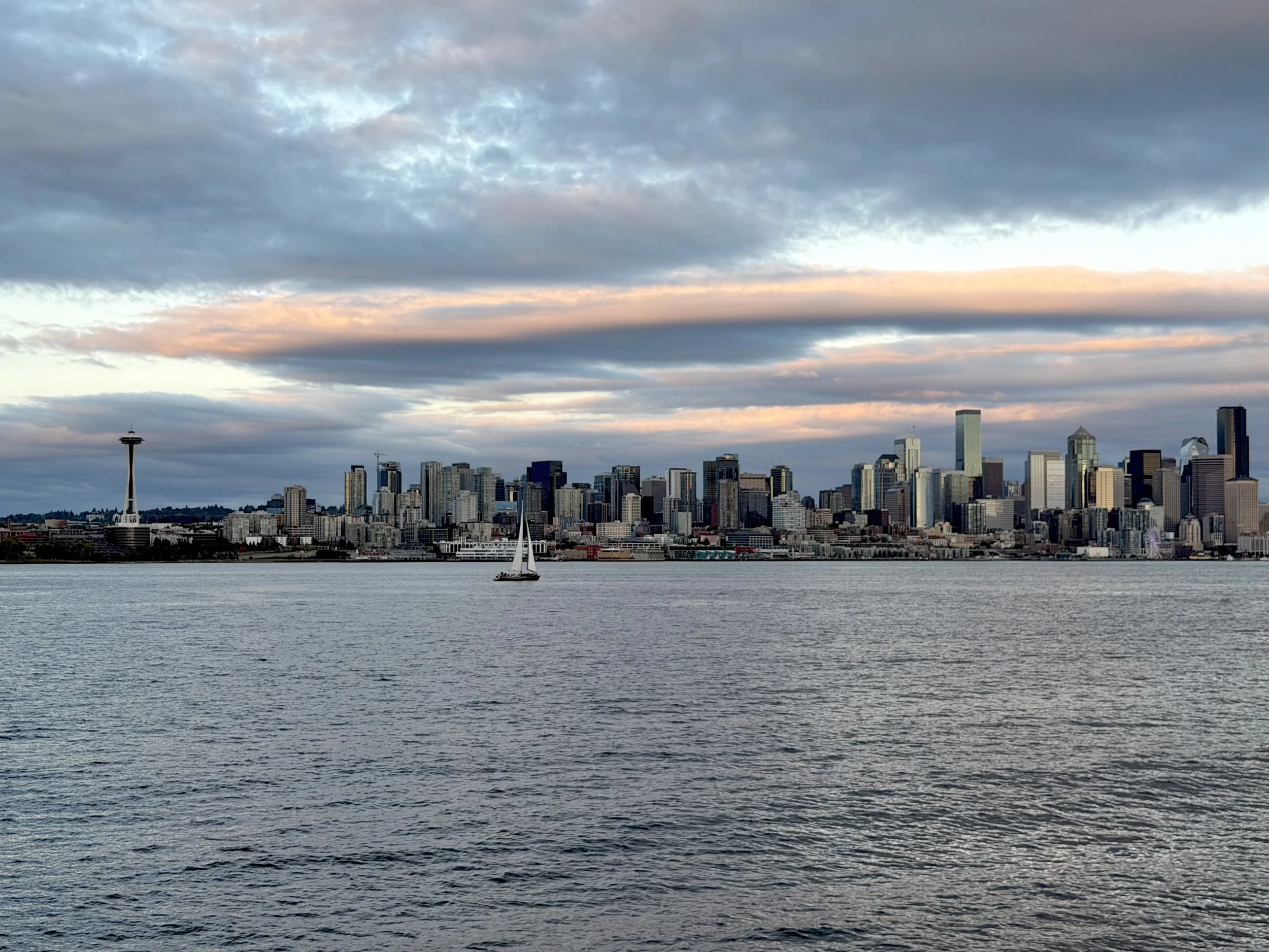  Nice sunset view of the Seattle skyline 