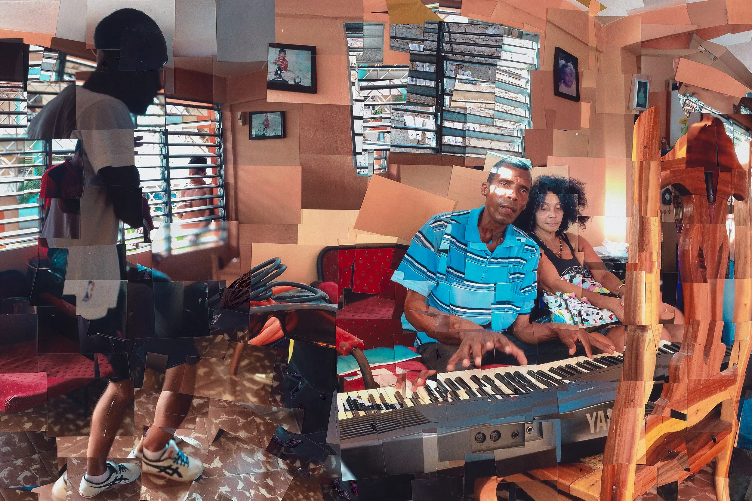 Guglielmo_Cuba_La-Familia-Sánchez_44x137_lo-res 2500pxl_detail1.jpg