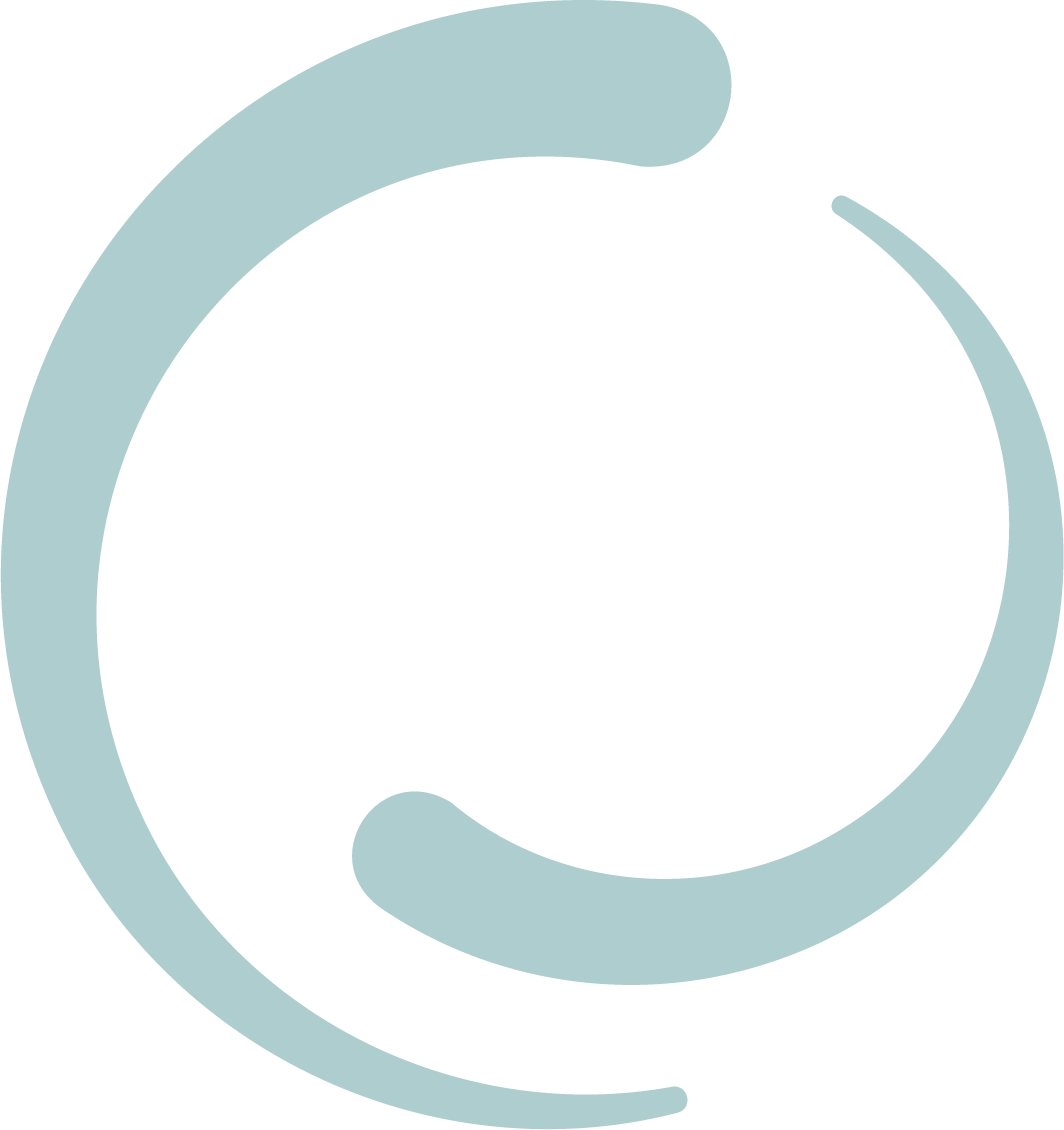 Ein stilisiertes, leicht verschwommenes Logo mit einem umkreisten, halb geöffneten Bogen in Hellblau auf schwarzem Hintergrund.