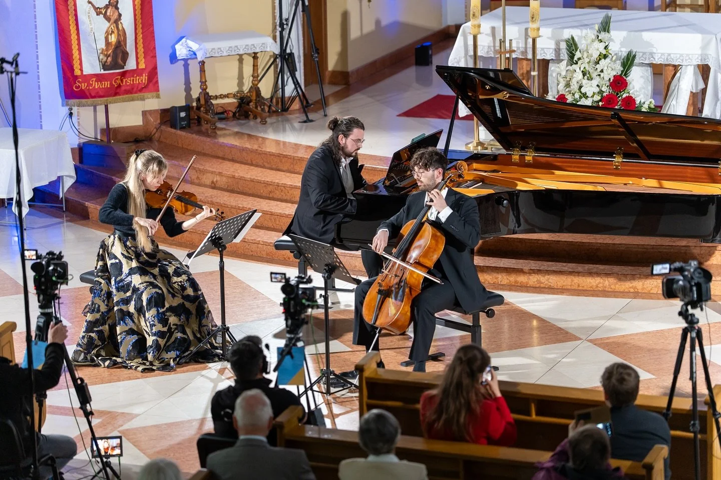 Throwback to the LPV Festival. Lots of music, and plenty of good memories. Big thanks to everyone I got to share the stage with. Already looking forward to the next one!

@sven_the_viking_pianist 
@mihaelpaar 
@evamach_violin 
@luskeproljetneveceri