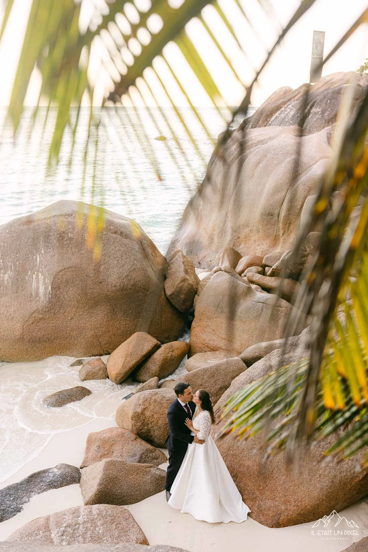 iletaitunpixel-jeremie-sangare-destination-adventure-elopement-wedding-and-honeymoon-photographer-seychelles-underwater-m169-pf26-051-1920px.jpg