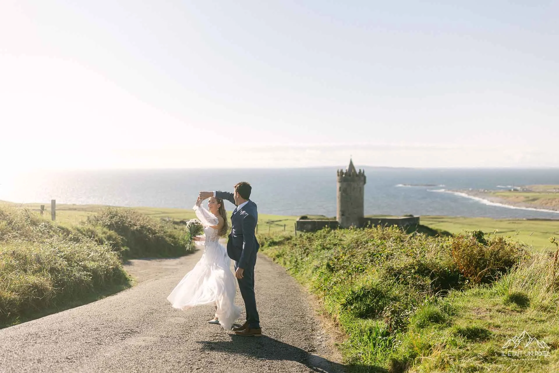 iletaitunpixel-jeremie-sangare-destination-adventure-elopement-and-wedding-photographer-france-italy-ireland-cliffs-moher-m145-pf28-085-1920px.jpg