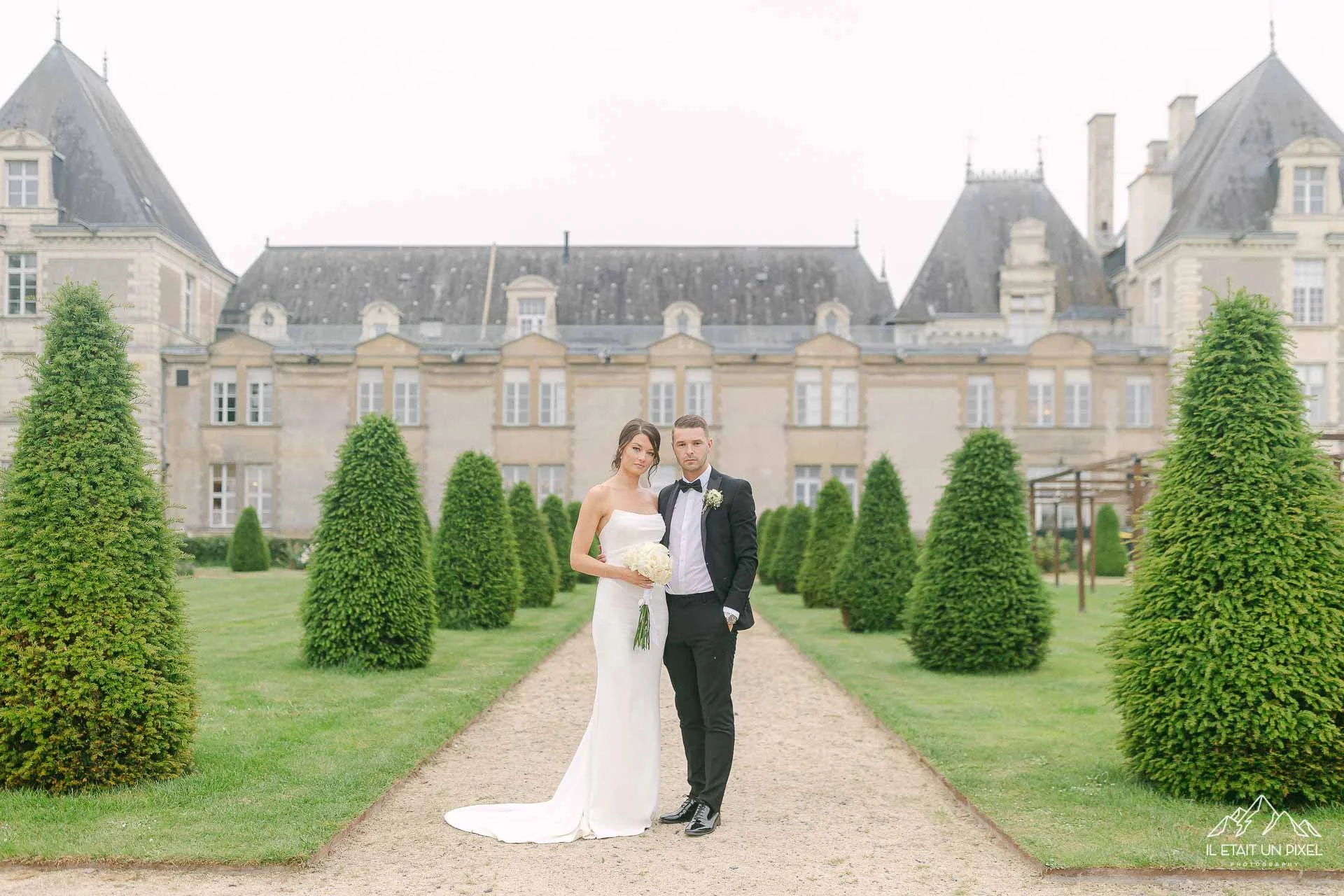 iletaitunpixel-jeremie-sangare-editorial-wedding-photographer-france-italy-greece-paris-chateau-jalesnes-m158-pf86-736-1920px.jpg