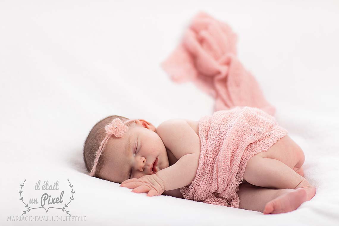 iletaitunpixel-jeremie-sangare-seance-photo-naissance-studio-shooting-bebe-nouveau-ne-yvelines-cergy-rose_04-1140px.jpg