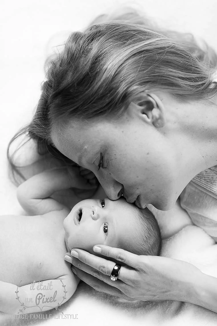 iletaitunpixel-jeremie-sangare-seance-photo-naissance-studio-shooting-bebe-nouveau-ne-yvelines-cergy-rose_06-1140px.jpg