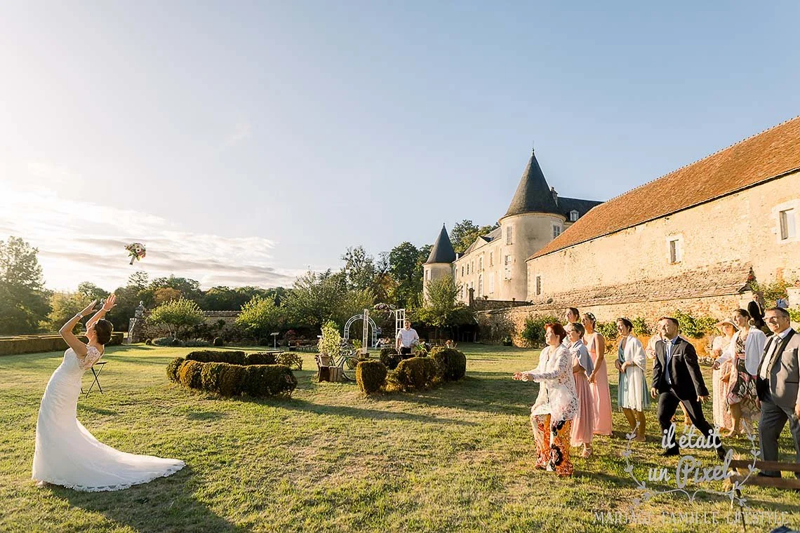 iletaitunpixel-jeremie-sangare-destination-wedding-elopement-photographer-filmmaker-french-castle-chateau-beaujeu-nljym_0654-1140px.jpg