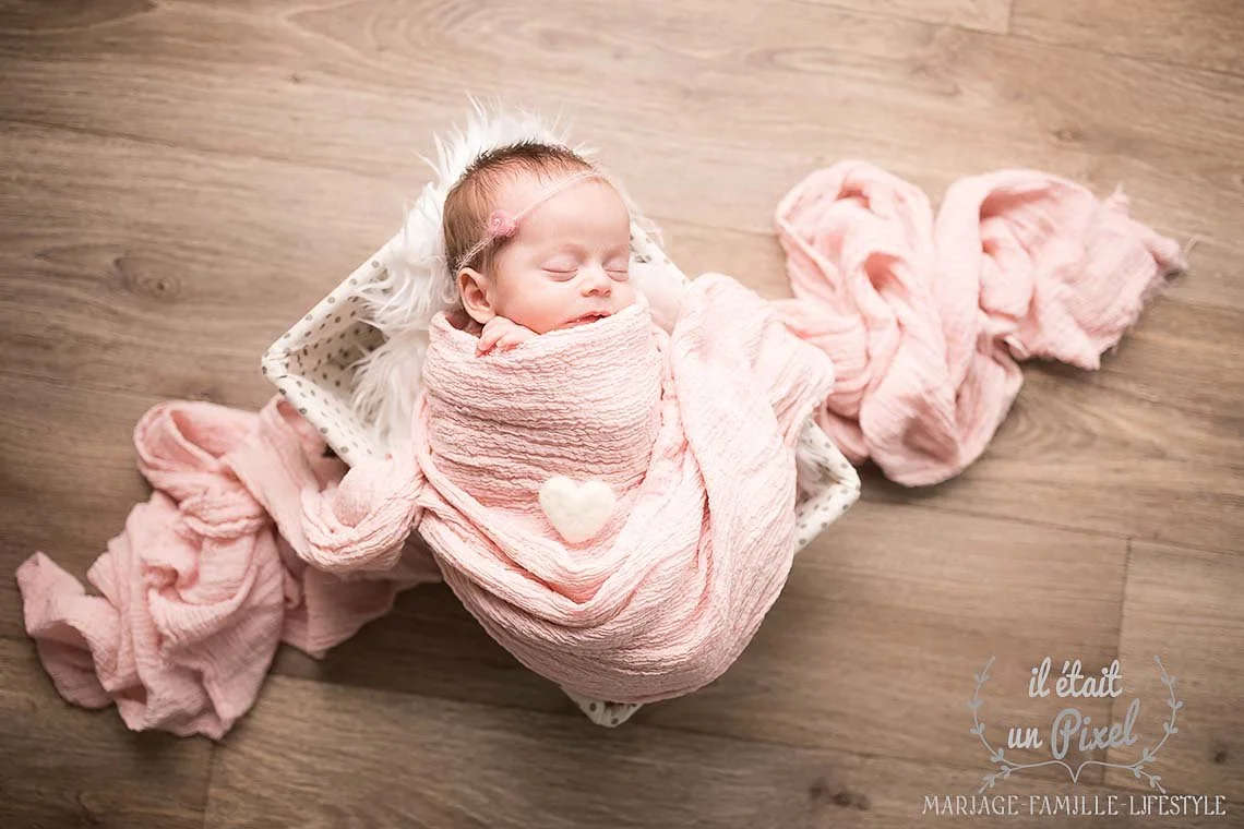 iletaitunpixel-jeremie-sangare-seance-photo-naissance-studio-shooting-bebe-nouveau-ne-newborn-posing-vendee-sables-d-olonne-anctmadn_28-1140px.jpg